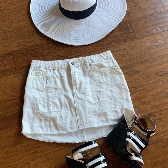 Vanilla Star White Denim Mini‎ Skirt - Picture 2 of 10